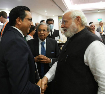 प्रचण्डलाई भेट नदिएका मोदी स्वर्णिम वाग्लेसँग मुस्कुराए